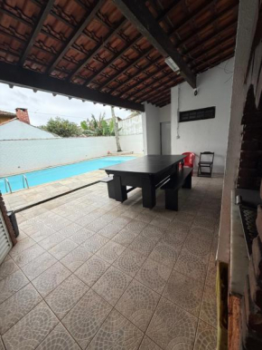 Casa 100 metros da praia de Bertioga com Pscina e Churrasqueira